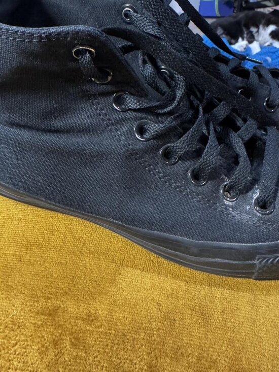 Converse - Picture 2 of 2